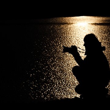 girl taking photo at night dark dslr cameras